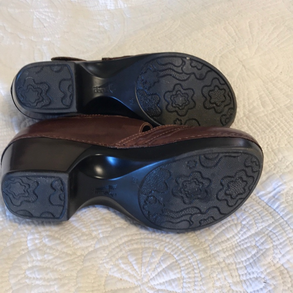 Clogs - Picture 2 of 3